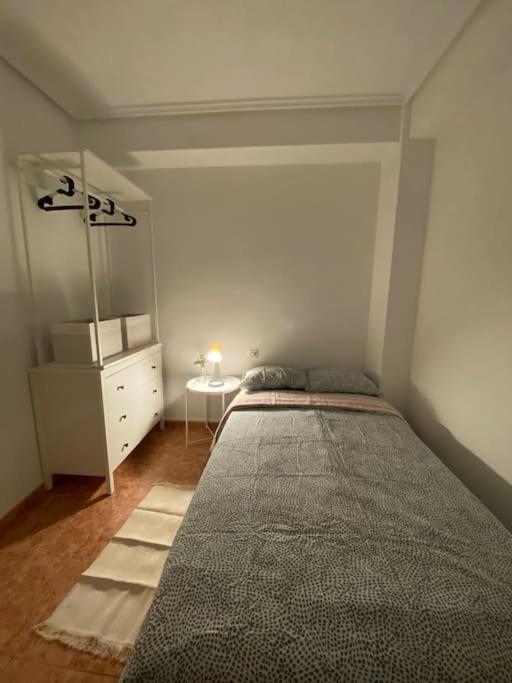 Rooms In Spacious Beach Flat In Valencia Exterior photo