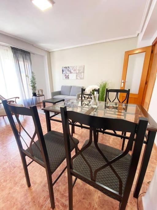 Rooms In Spacious Beach Flat In Valencia Exterior photo